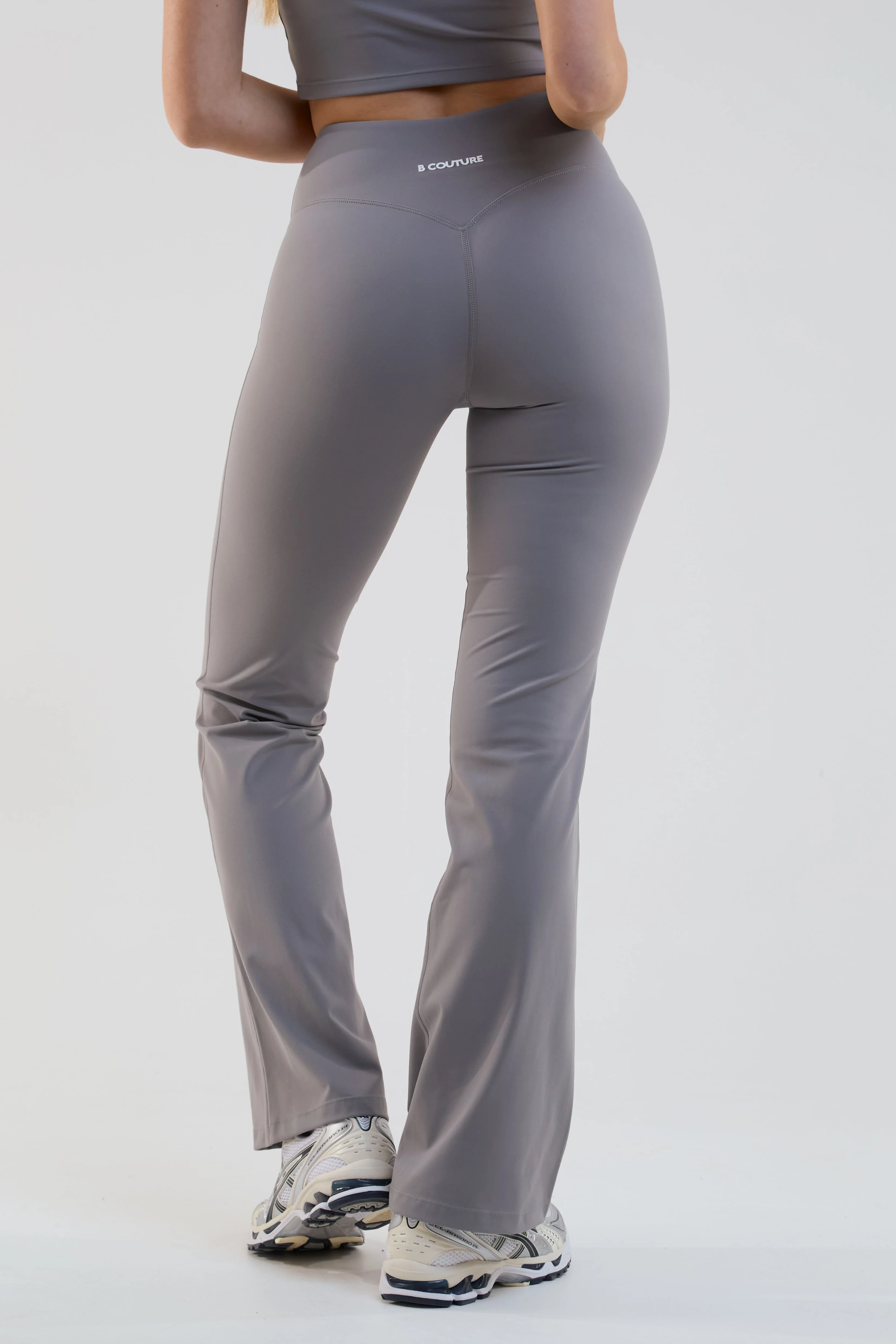 Kairo High-Waisted Flared Leggings - Dark Grey - Image 4
